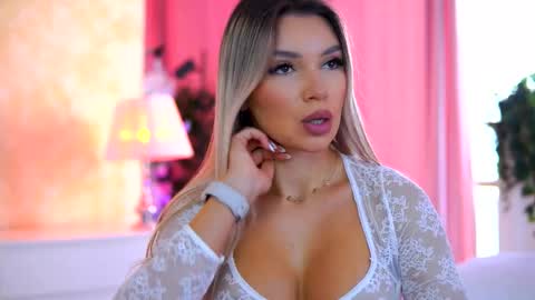 Arielle online show from October 21, 2025, 8:15 am