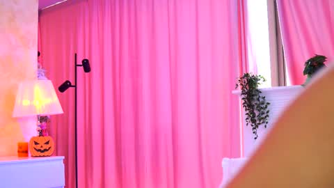 Arielle online show from November 6, 2025, 9:21 am