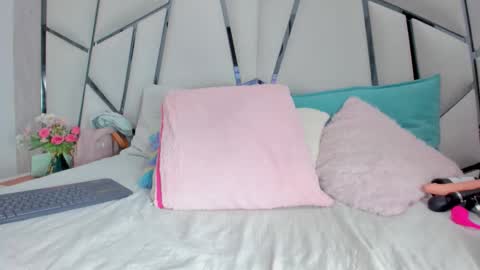 Aura online show from November 13, 2025, 3:16 am