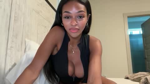 _avamonroe online show from November 17, 2025, 10:37 pm