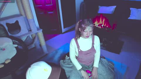 Lunita  online show from December 13, 2024, 8:58 pm