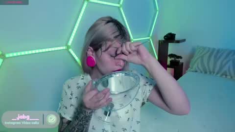 Lunita  online show from January 4, 2025, 8:37 pm