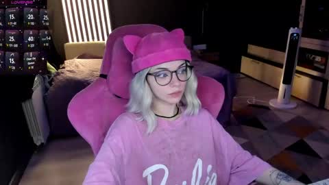 Snapshot of _black_fox__ chatting on June 9, 2026, 10:43 pm Olivia Subscribe to my Fansly - online show from June 9, 2026, 10:43 pm