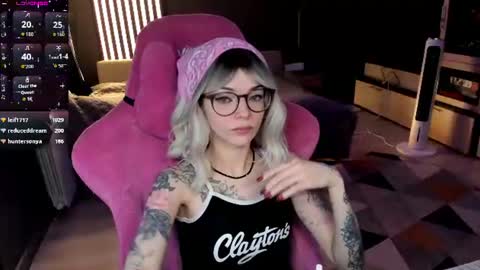 Snapshot of _black_fox__ chatting on June 15, 2026, 12:02 am Olivia Subscribe to my Fansly - online show from June 15, 2026, 12:02 am