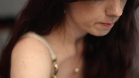 Lili online show from November 22, 2025, 12:15 pm