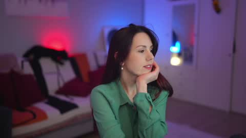 Lili online show from February 20, 2026, 6:19 am