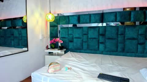 Snapshot of _bonnyandclyde chatting on February 8, 2026, 12:19 pm _bonnyandclyde online show from February 8, 2026, 12:19 pm