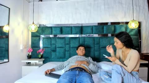 _bonnyandclyde online show from April 1, 2026, 12:39 pm