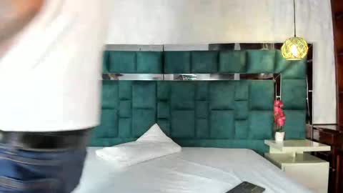 _bonnyandclyde online show from April 4, 2026, 1:19 pm