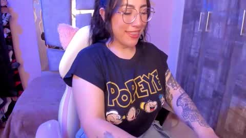 Angie  Independent model online show from November 23, 2025, 5:18 am