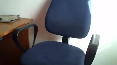 Snapshot of _bunny_b chatting on February 18, 2025, 5:42 am I will be back soon  online show from February 18, 2025, 5:42 am