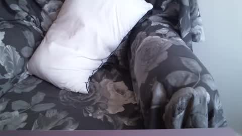 Snapshot of _bunny_b chatting on February 19, 2025, 9:06 am I will be back soon  online show from February 19, 2025, 9:06 am
