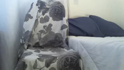Snapshot of _bunny_b chatting on October 4, 2025, 8:45 am I will be back soon  online show from October 4, 2025, 8:45 am