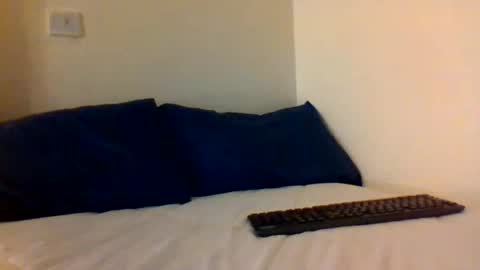 Snapshot of _bunny_b chatting on October 6, 2025, 8:01 am I will be back soon  online show from October 6, 2025, 8:01 am