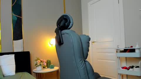 Stella online show from February 24, 2025, 7:11 am