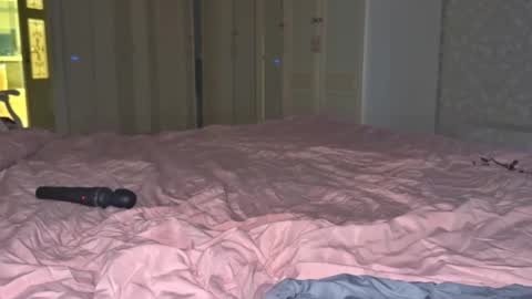 Stella online show from December 15, 2025, 3:33 am