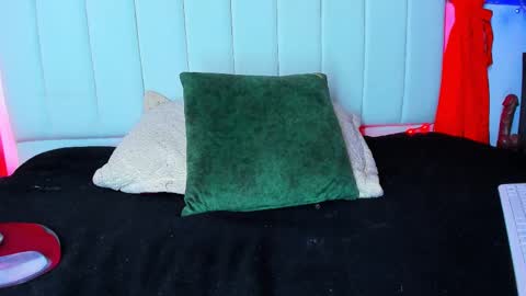 Carolina  online show from September 15, 2025, 7:03 pm