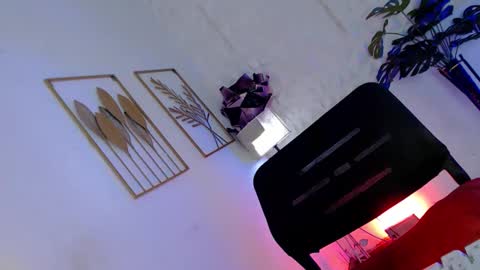 Snapshot of _caroline69 chatting on October 20, 2025, 6:03 am Caroline online show from October 20, 2025, 6:03 am