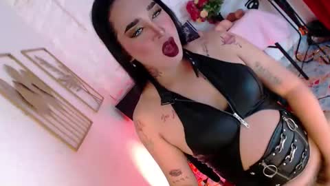 Snapshot of _caroline69 chatting on December 4, 2025, 6:44 am Caroline online show from December 4, 2025, 6:44 am