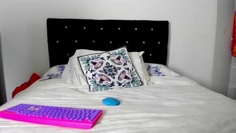 Bella  online show from February 19, 2025, 4:12 am