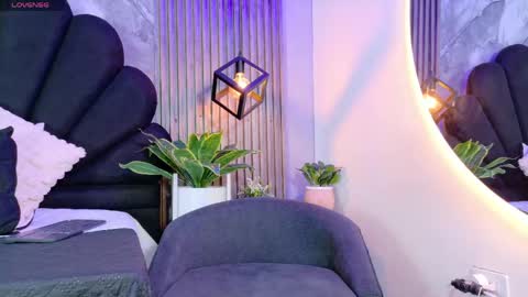 _charlotte_queen_ online show from May 12, 2026, 1:19 pm