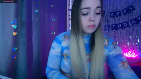 Nica online show from April 3, 2026, 5:05 am