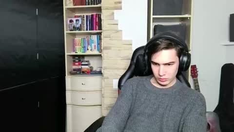 _crise_next_door_ online show from October 30, 2025, 5:02 pm