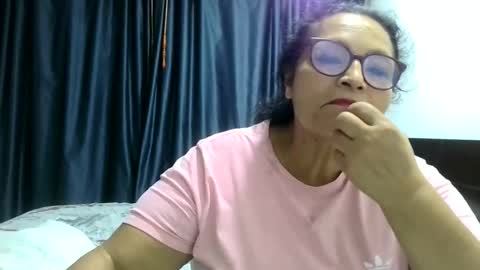 Snapshot of _cristal15 chatting on November 12, 2025, 9:47 pm _cristal15 online show from November 12, 2025, 9:47 pm