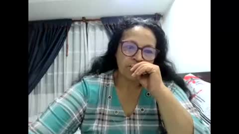 Snapshot of _cristal15 chatting on November 17, 2025, 8:42 am _cristal15 online show from November 17, 2025, 8:42 am