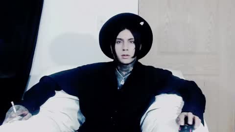 Snapshot of _cuervo_sk8 chatting on February 14, 2025, 1:13 am JC online show from February 14, 2025, 1:13 am