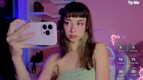 _cute_isabella_ online show from July 4, 2026, 11:44 pm