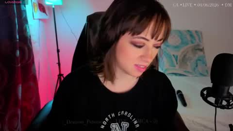 Snapshot of _denisse_peterson_ chatting on June 4, 2026, 10:49 pm DENISE online show from June 4, 2026, 10:49 pm