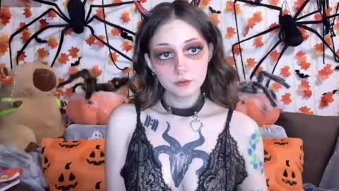 Snapshot of _devilbaby chatting on October 20, 2025, 5:57 pm Kate online show from October 20, 2025, 5:57 pm