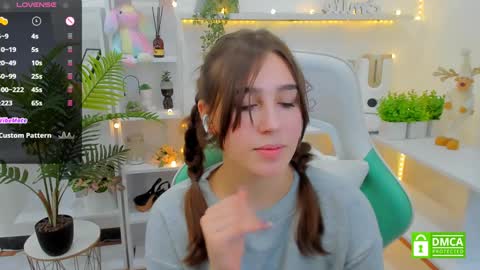 Snapshot of _eliizabeth__ chatting on January 29, 2025, 1:48 am Lizzy  online show from January 29, 2025, 1:48 am