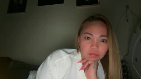 _ellenadarna online show from April 17, 2026, 3:53 am