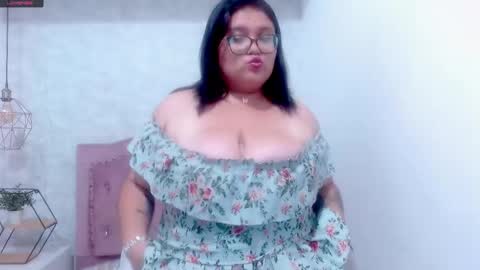 Ellhe  online show from December 4, 2024, 3:54 pm