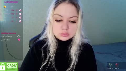 Snapshot of _elven_dreams__ chatting on March 1, 2025, 4:58 am chloue and Gretta online show from March 1, 2025, 4:58 am