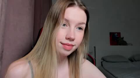 Snapshot of _emiliaaa chatting on January 6, 2026, 9:46 am Emi online show from January 6, 2026, 9:46 am
