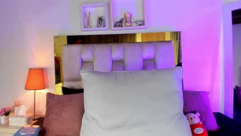 Isabella online show from December 17, 2025, 12:11 pm