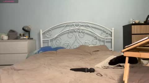 Sam  online show from September 14, 2025, 9:52 am