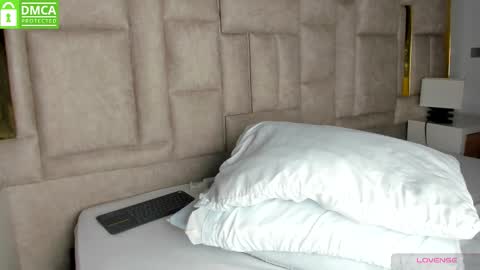 Snapshot of _eris_rose chatting on October 18, 2025, 7:58 pm _eris_rose online show from October 18, 2025, 7:58 pm