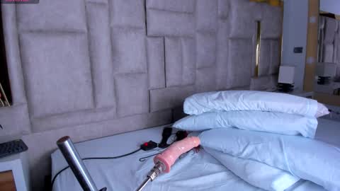 Snapshot of _eris_rose chatting on November 5, 2025, 7:25 pm _eris_rose online show from November 5, 2025, 7:25 pm