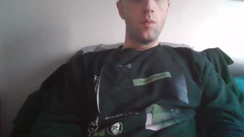 Snapshot of _evianxx chatting on December 2, 2025, 6:25 pm _evianxx online show from December 2, 2025, 6:25 pm