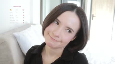 Essie  online show from March 29, 2026, 3:56 pm