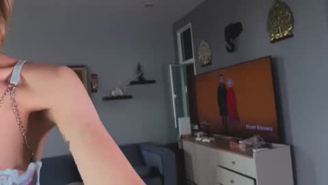 Lola 3  online show from November 13, 2025, 2:10 am