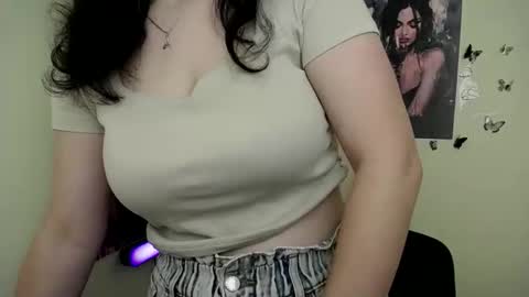 Snapshot of _foxy_lady chatting on September 20, 2025, 6:03 am Alice online show from September 20, 2025, 6:03 am