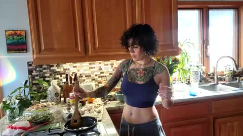 Snapshot of _frankie_rivers chatting on February 25, 2025, 11:44 pm Frankie Rivers allmylinks online show from February 25, 2025, 11:44 pm