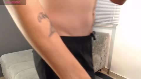 Snapshot of _funny_room_ chatting on February 21, 2025, 1:33 pm Laura Juan online show from February 21, 2025, 1:33 pm