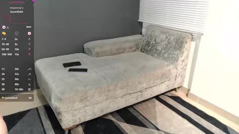 Snapshot of _funny_room_ chatting on February 25, 2025, 6:20 pm Laura Juan online show from February 25, 2025, 6:20 pm