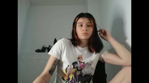 Snapshot of _genesid_dixton chatting on January 28, 2025, 10:45 pm Mia-foster online show from January 28, 2025, 10:45 pm